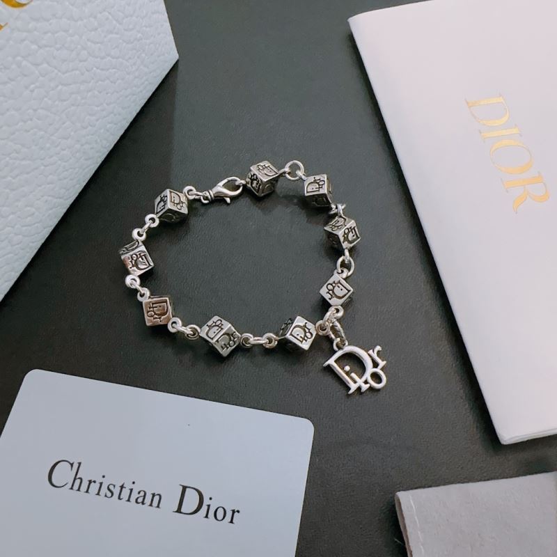 chr1st1an D10r bracelets